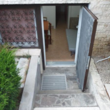 Ferienwohnung Garden Basement - Seminterrato Max 4 Ospiti - Fiumicino Vicino Aeroporto E Fiera Exterior foto