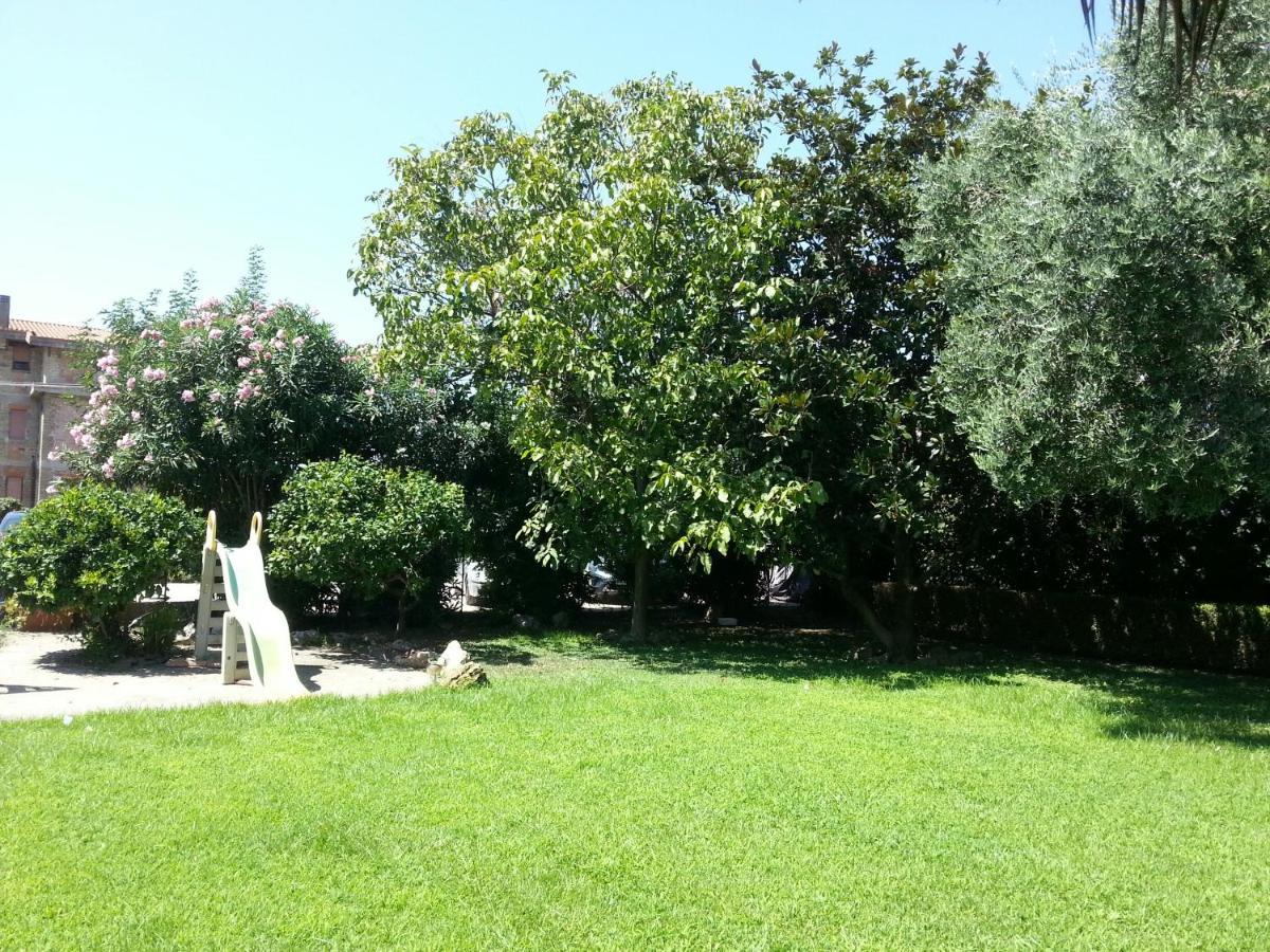 Ferienwohnung Garden Basement - Seminterrato Max 4 Ospiti - Fiumicino Vicino Aeroporto E Fiera Exterior foto