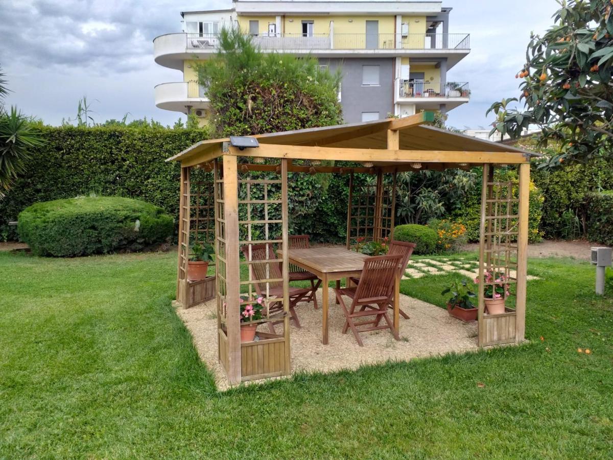 Ferienwohnung Garden Basement - Seminterrato Max 4 Ospiti - Fiumicino Vicino Aeroporto E Fiera Exterior foto