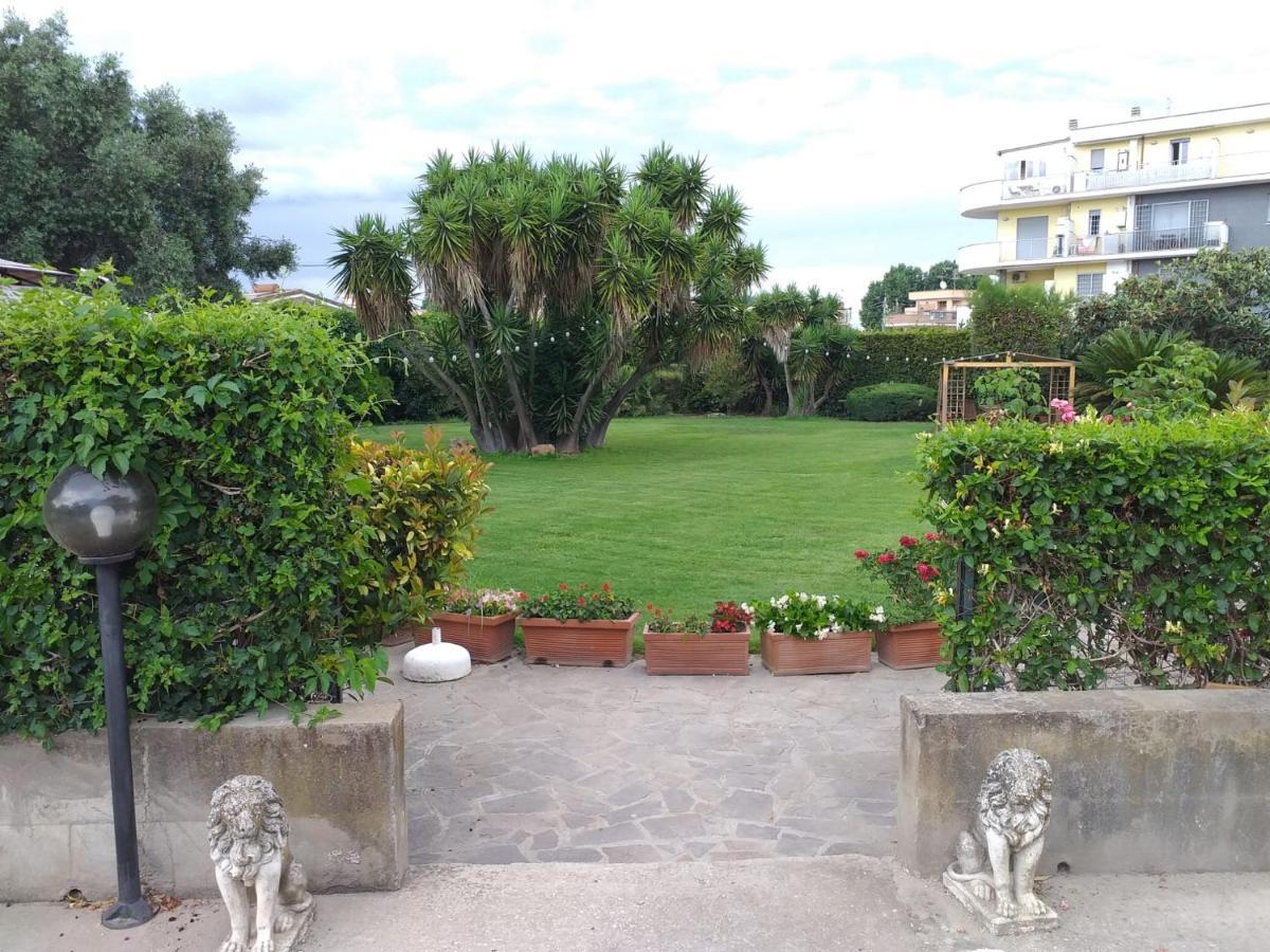 Ferienwohnung Garden Basement - Seminterrato Max 4 Ospiti - Fiumicino Vicino Aeroporto E Fiera Exterior foto
