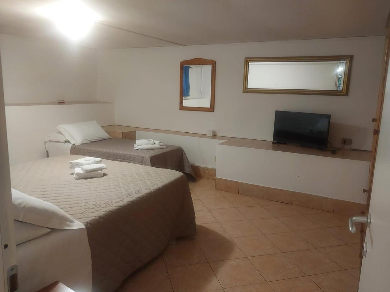 Ferienwohnung Garden Basement - Seminterrato Max 4 Ospiti - Fiumicino Vicino Aeroporto E Fiera Exterior foto